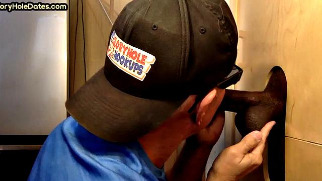 Homemade gloryhole DILF sucks black dong till cum in mouth