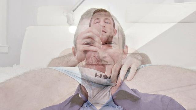 смотри, как блэйк блоссом глубоко заглатывает член брика