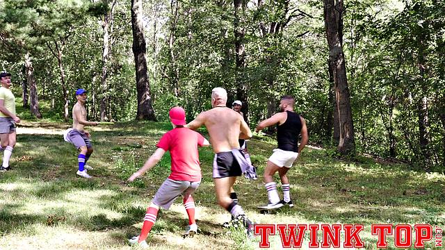 LOGAN CROSS Chapter 2 - Top Thanksgiving