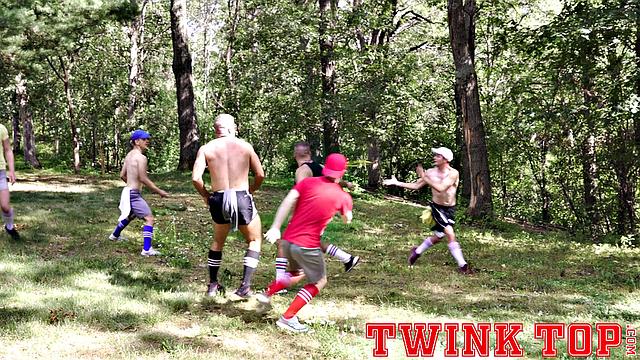 LOGAN CROSS Chapter 2 - Top Thanksgiving