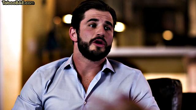 Миниатюрная волосатая девушка трахается с зрелым мужчиной в страстной обстановке.