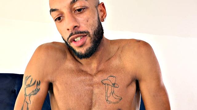 Джон Лонг впервые получает римминг и не может перестать лыбиться