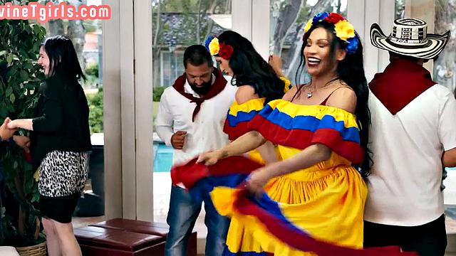 испанская зрелая транса трахается с подругой после латинской вечеринки