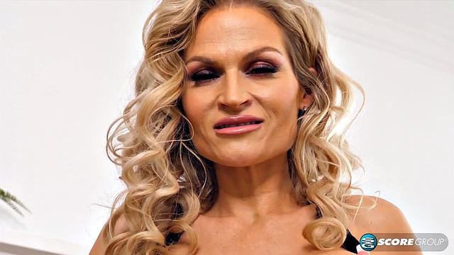 джесси ли против своего вибратора - мужикам остаётся только смотреть