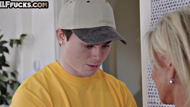 Busty cougar gets pussysmashed while riding cock