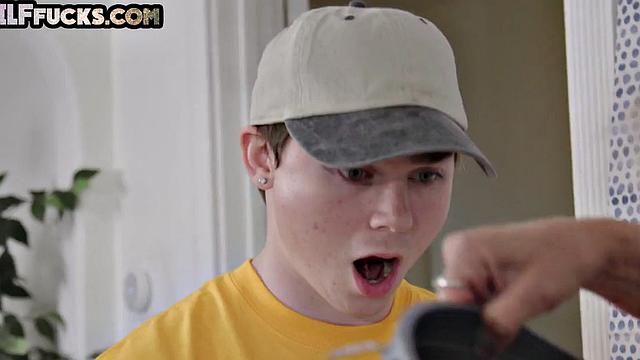 Busty cougar gets pussysmashed while riding cock