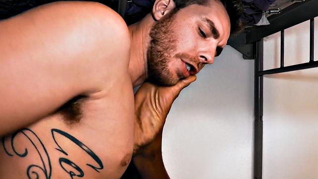 Footlicking hunk barebacking for jizz in interracial