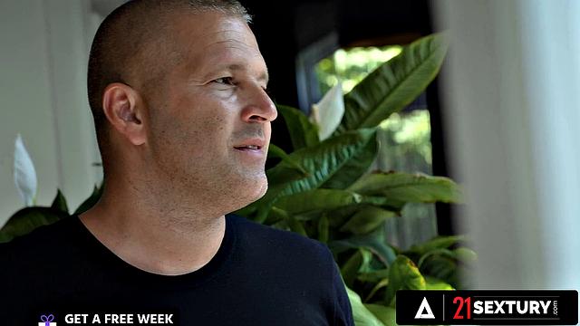 21 SEXTURY - Geisha Kyd Teases with Wet Feet & Gets Fucked