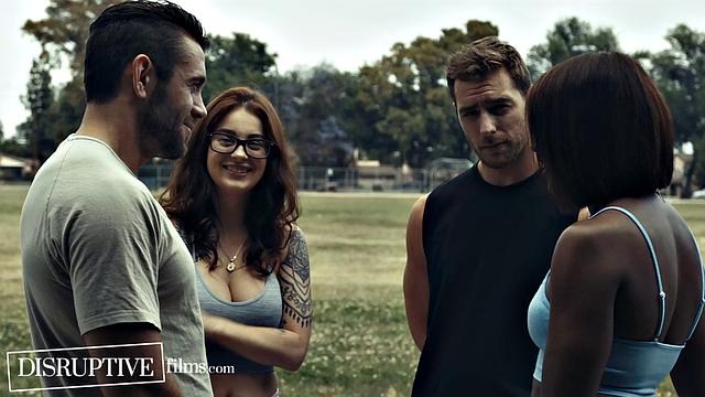 Картер Вудс подглядывает за жёстким гей-троица в бане