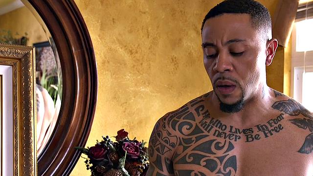 покорная черная красотка в жестком тройничке с двумя bbc