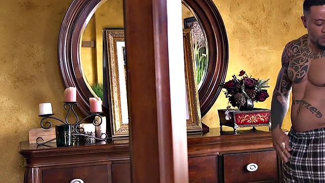 Submissive Ebony babe 3way fucked in cunt by BBC guys