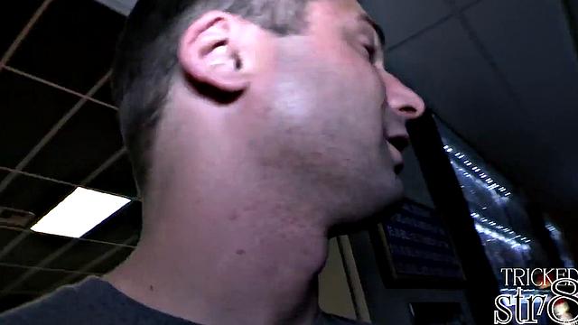 Gloryhole straight fooled by lips