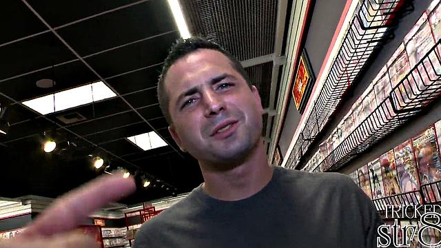 Gloryhole straight fooled by lips