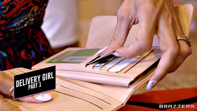 Лучшие трахи с курьерами от Brazzers - горячие доставки и секс на пороге!