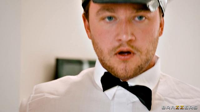 Лучшие трахи с курьерами от Brazzers - горячие доставки и секс на пороге!