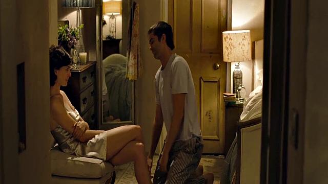 Anne Hathaway Striptease