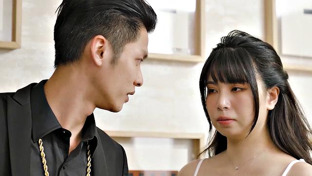 Xiaomei sucks and fucks a customer while online in her chat room