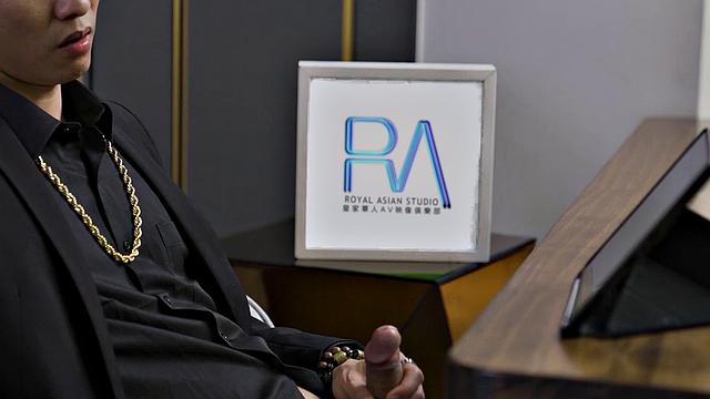 Xiaomei sucks and fucks a customer while online in her chat room