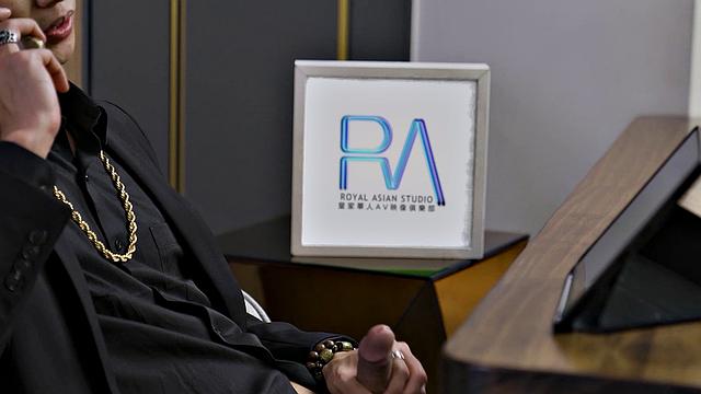 Xiaomei sucks and fucks a customer while online in her chat room