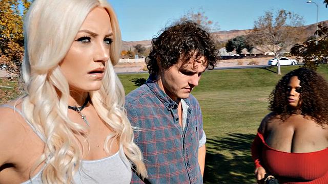 Robby Apples долго трахает Mahogany в разных позах, жопа в кадре завораживает!