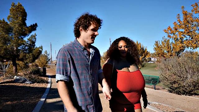 Robby Apples долго трахает Mahogany в разных позах, жопа в кадре завораживает!