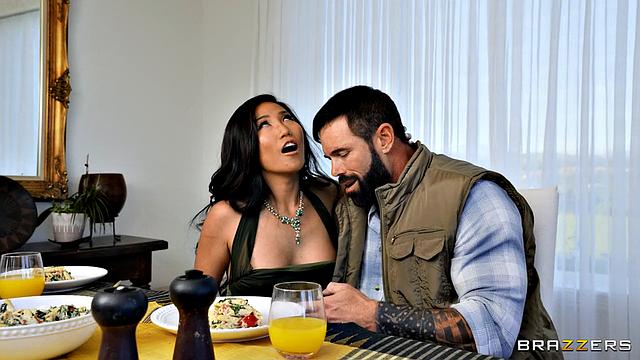 Holiday Hotwife Hussy