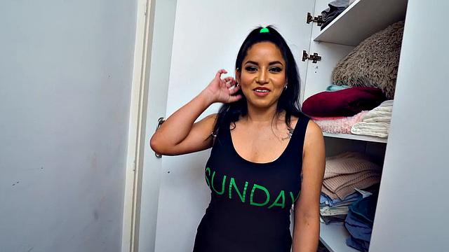 Cockhungry maid throating and pussyfuck by boss