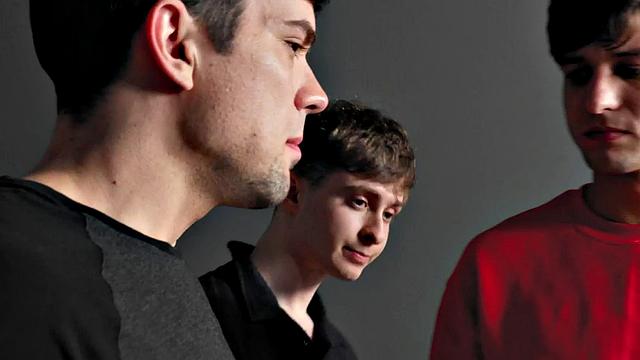 Sturdy top having oral and bareback threeway with hunks