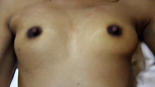 Блондинистая азиатка нападает на незнакомца и устраивает жаркий трах