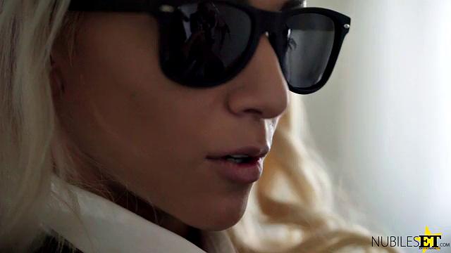 Here Come the Men In Black - S3:E1