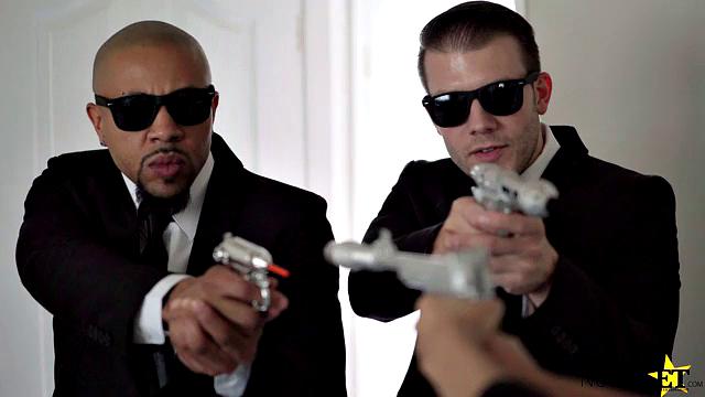 Here Come the Men In Black - S3:E1