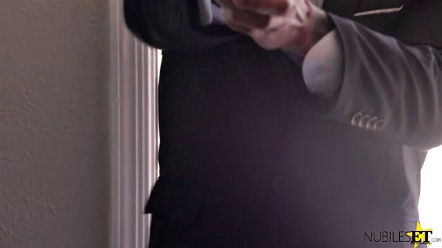 Here Come the Men In Black - S3:E1