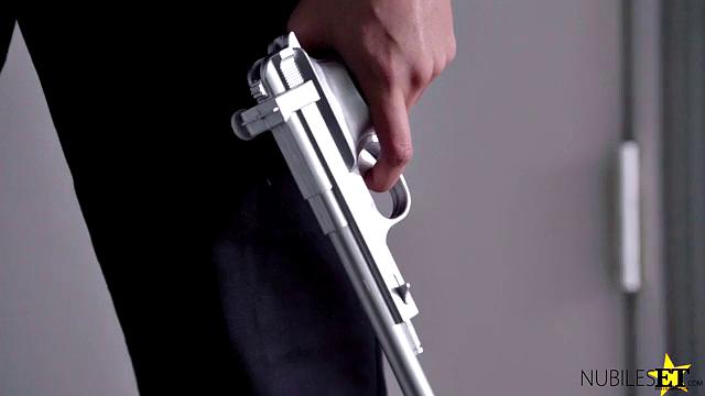 Here Come the Men In Black - S3:E1