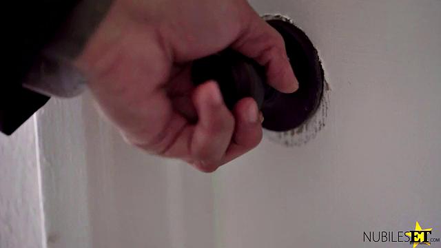 Here Come the Men In Black - S3:E1