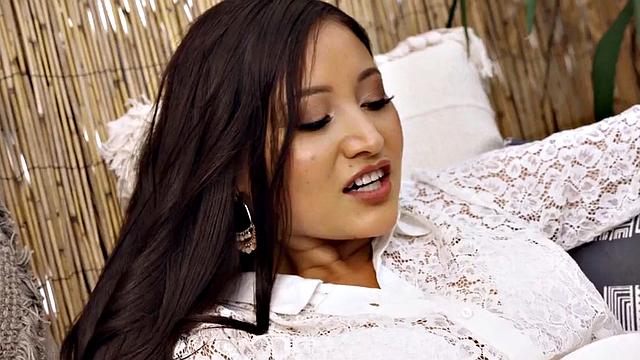 MILF bitch enjoys fucking from behind in wet pussy hole