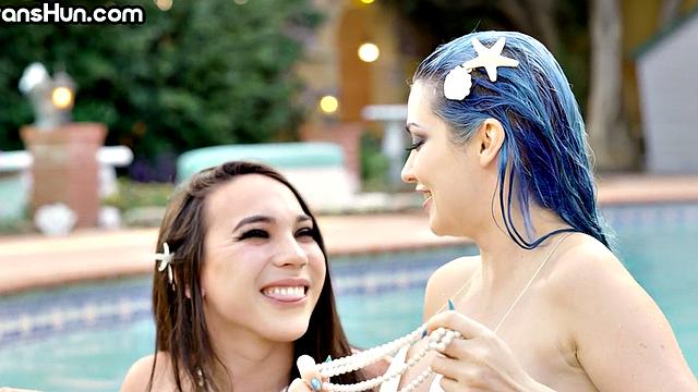 TS hunny bareback blue hair bae with big tits outdoor