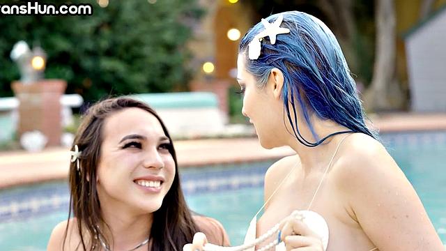 TS hunny bareback blue hair bae with big tits outdoor