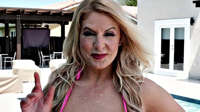 Deep-throating, hard-fucking, filthy-talking MOM