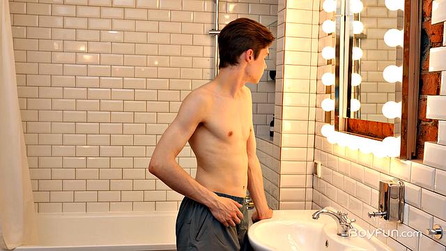 Scott Smith Jerking In The Shower