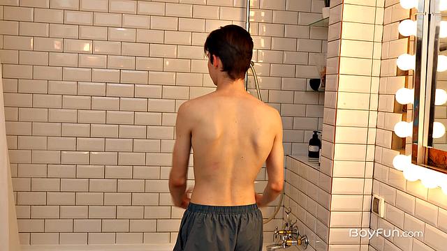Scott Smith Jerking In The Shower