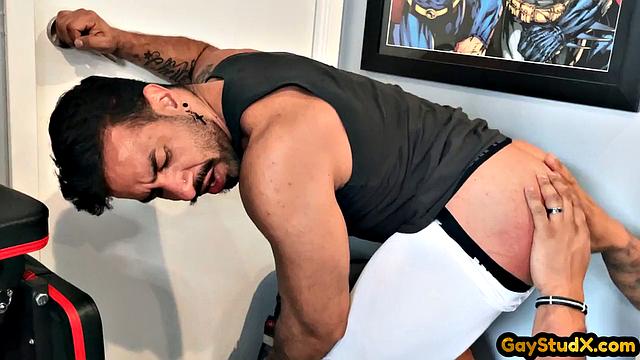 Muscle jock pounded by BF big cock