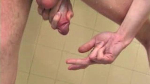 Shane Jerks Off In Tub