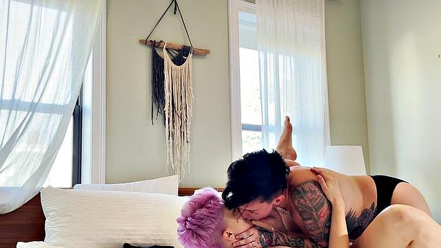 Amateur tattooed queer fingers pink hair GF at home