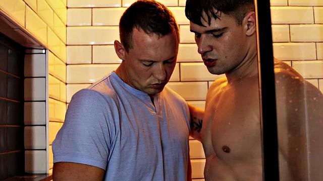 Straight athletic jock bareback fucks DILF under shower