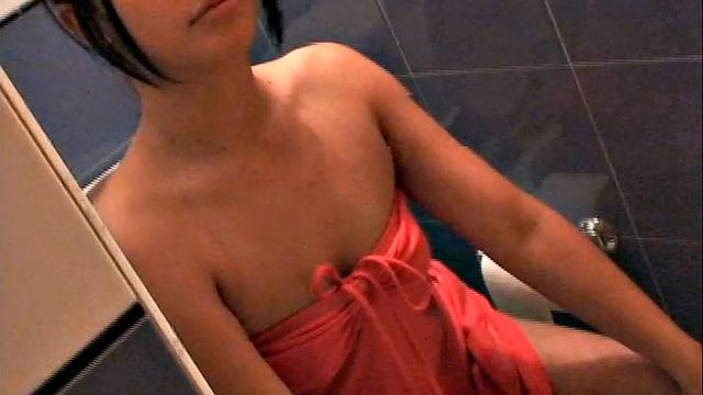 Диана устроила соло - пальцы трудятся не впустую