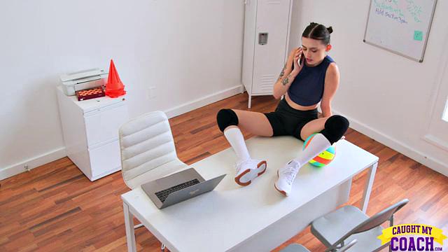 Volleyball Coach Wants You - S1:E9