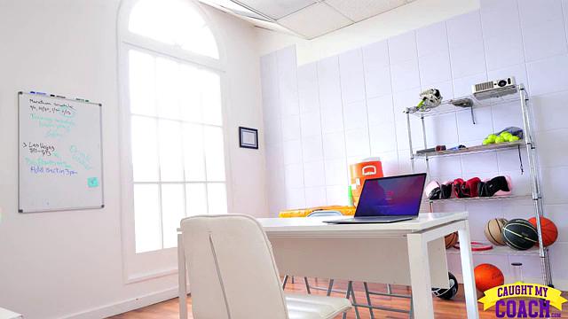 Volleyball Coach Wants You - S1:E9