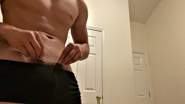 карлос монтана дрочит на свежем воздухе и щеголяет своим телом