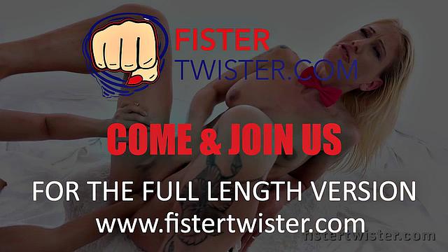 Fistertwister - Dione Darling & Jessica Lincoln