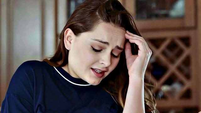 волосатая красотка катается на большом черном члене в миссионере